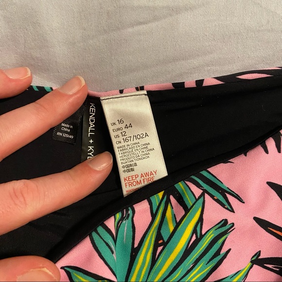 Kendall + Kylie palm print Bardot bikini top and pant, NWOT, Size 12/10 🌊 - Picture 5 of 12